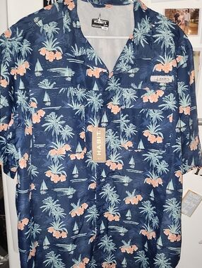HABIT short-sleeve button-up shirt.